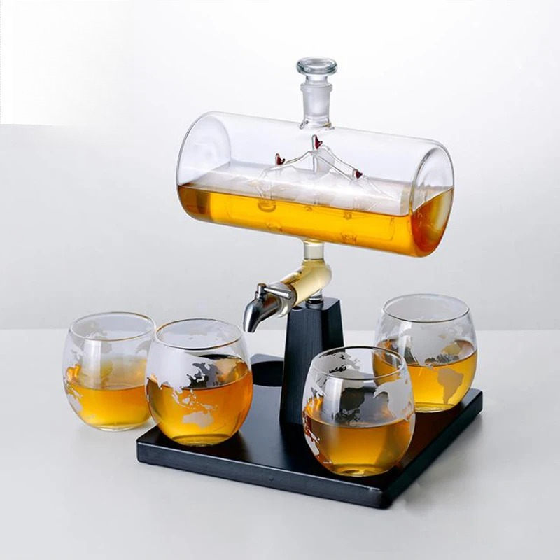 Whiskey Decanter With Antique  - огляд і ціна Decanter Globe Set